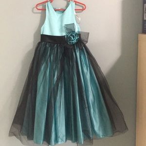 New Sweet Beginnings size 3  fun Flower Girl dress